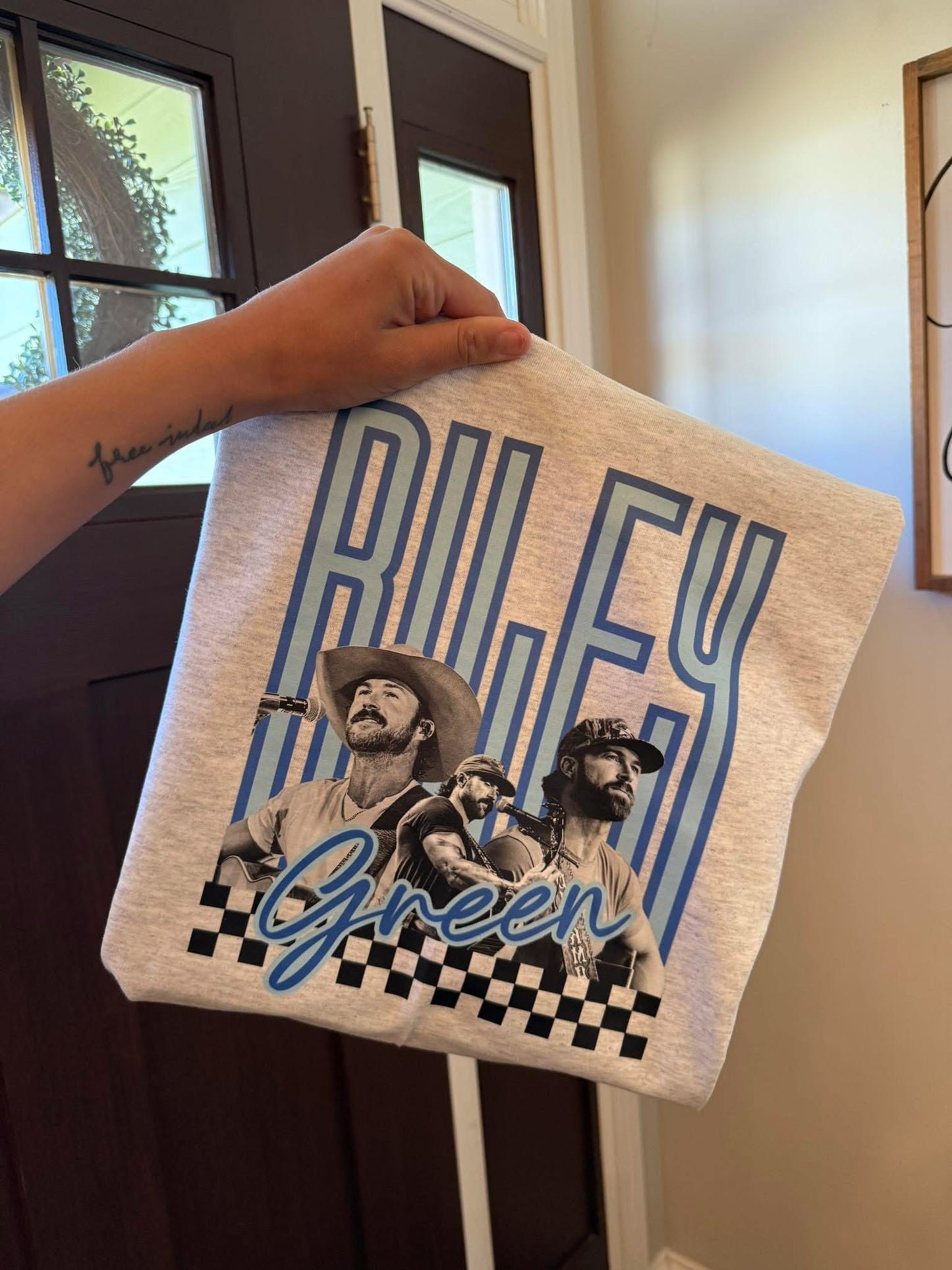Riley Green tee