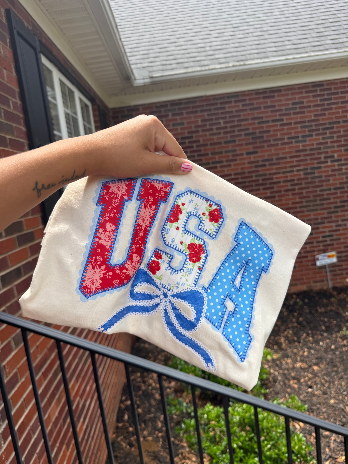 USA Bow tee